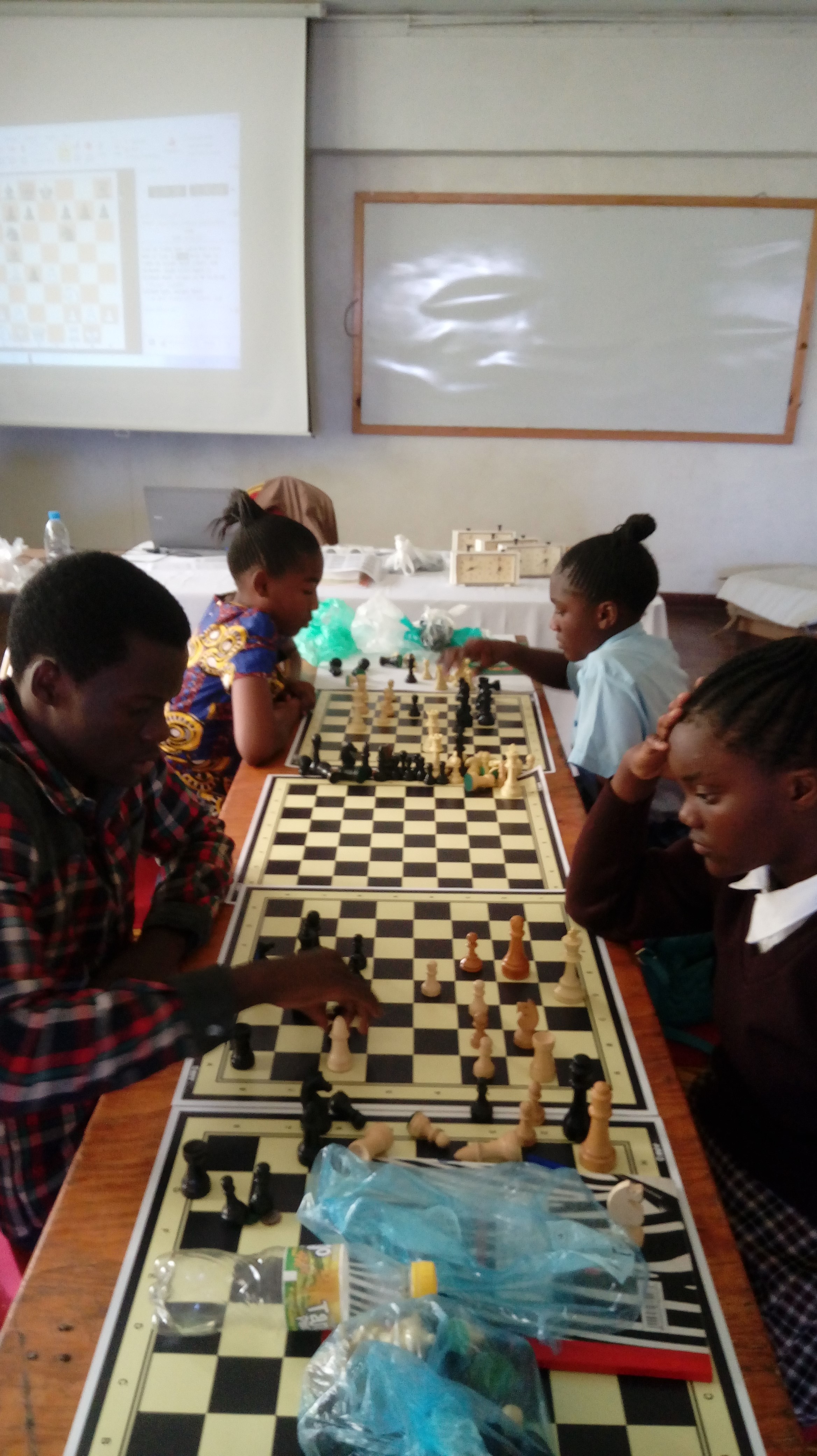 Kinder_lernen_Schach